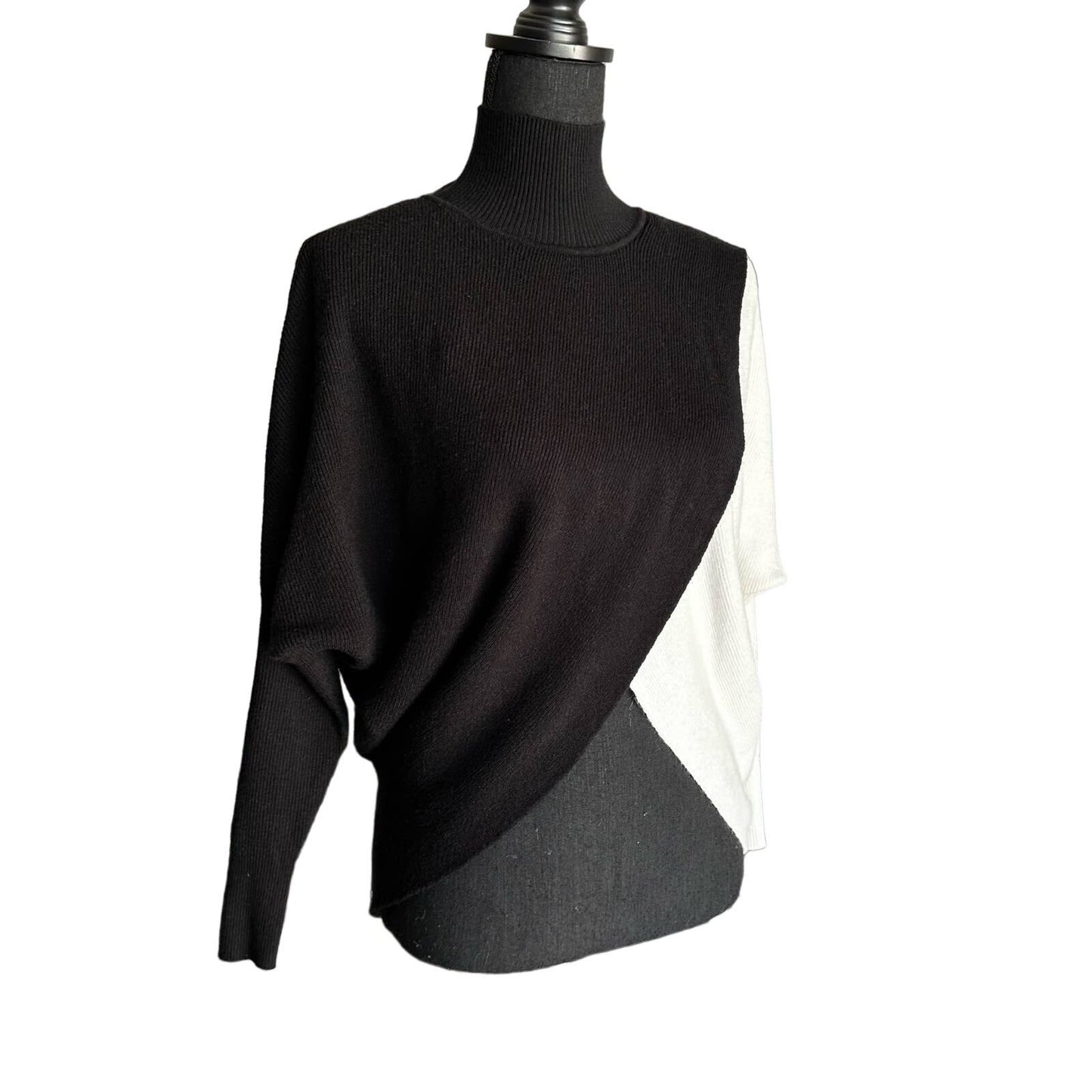 Elan Black and Beige Sweater Sz S