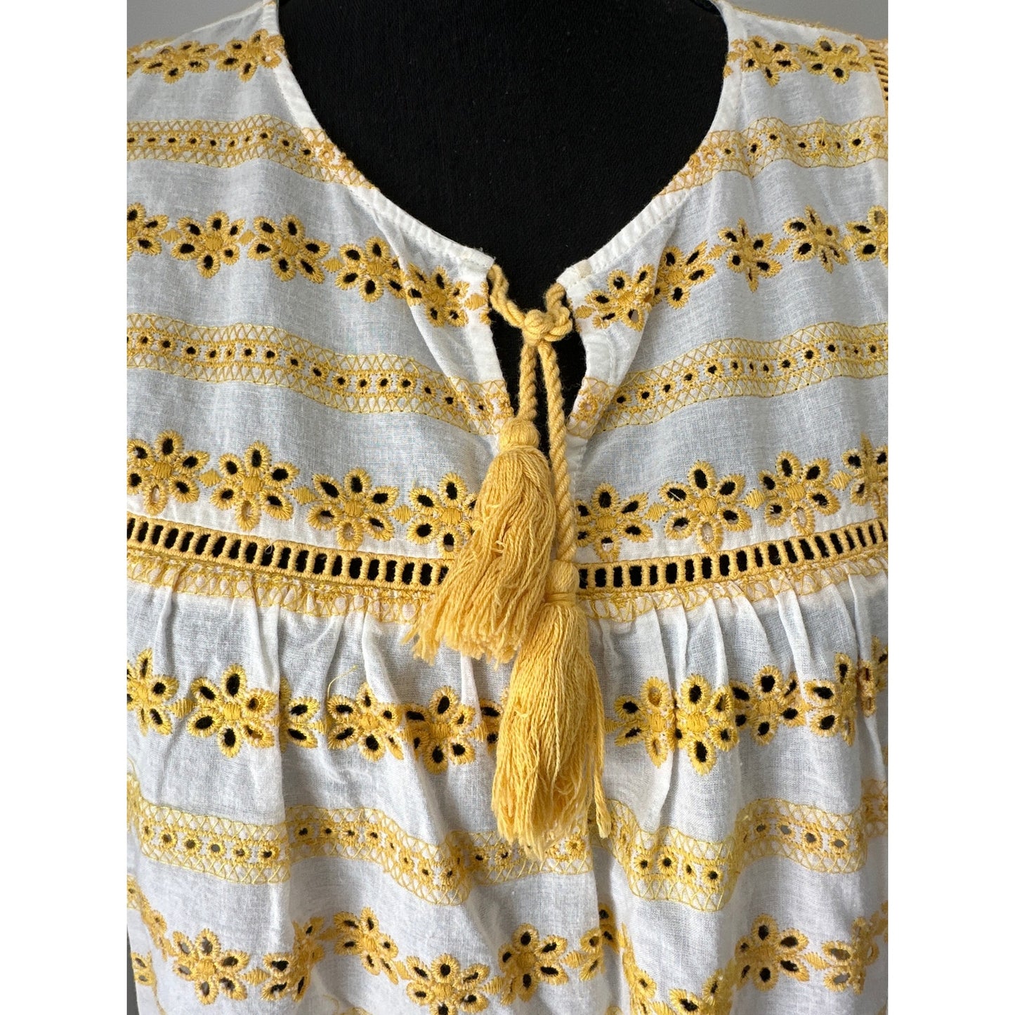 DRA Anthropologie White and Yellow Eyelet Blouse Sz S